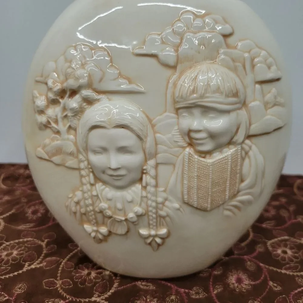 Vintage Native American Handmade Pottery Vase Vessel Artistic Piece - Signed